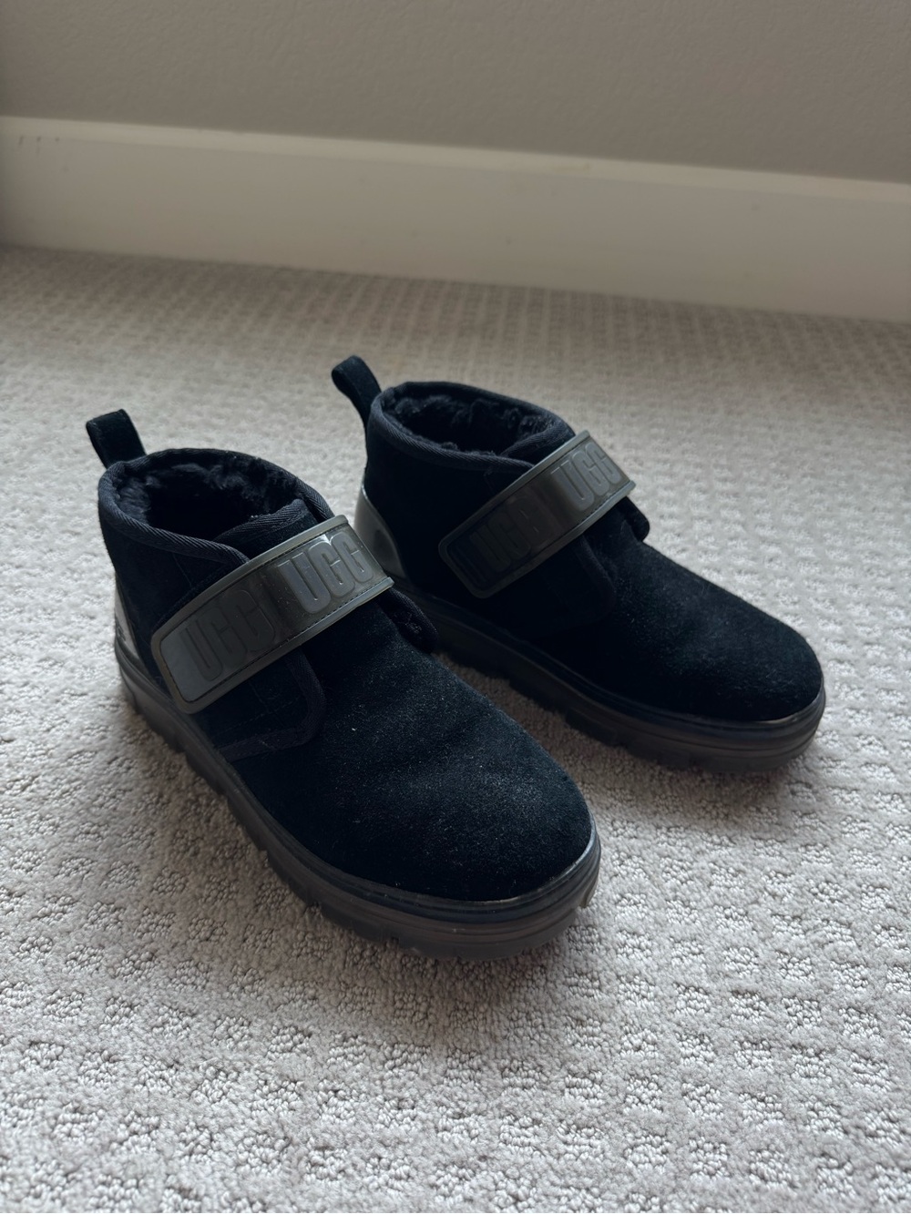 UGG Neumel Clear Black Suede Velcro Strap Ankle Boot Sz 8